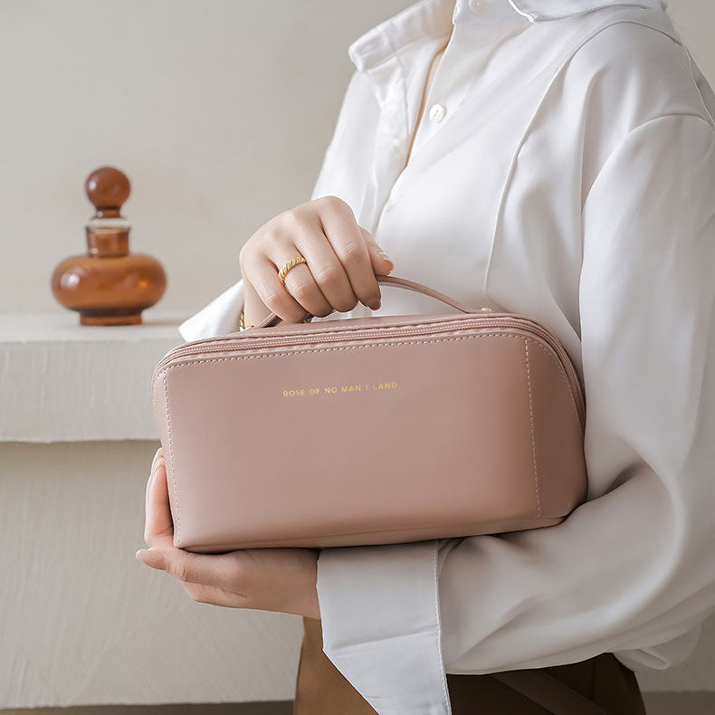 Makeup travel bag | toiletry bag lady