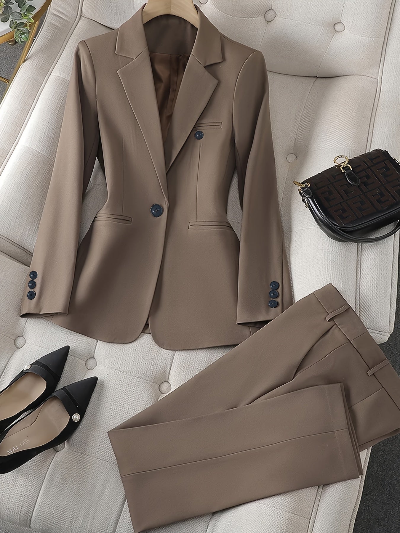 Classic women's blazer with lapel collar - Timeless and elegant - For every season