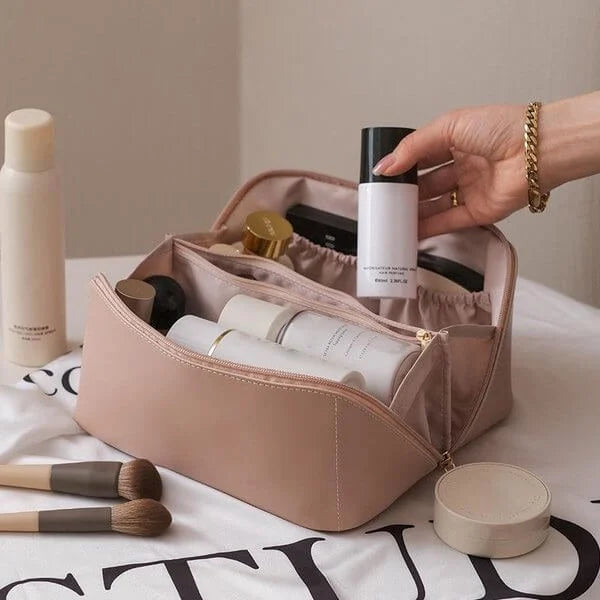 Makeup travel bag | toiletry bag lady