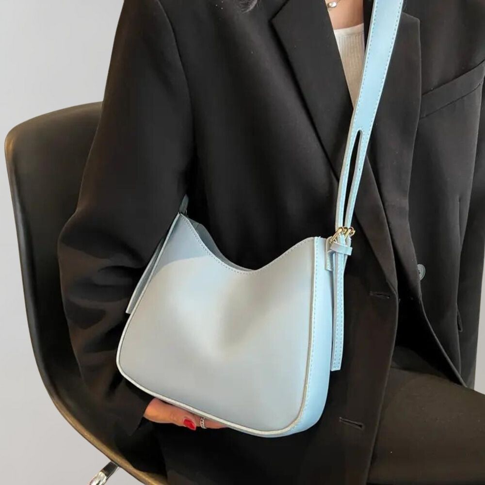Minimalist women's crossbody bag: stylish & practical