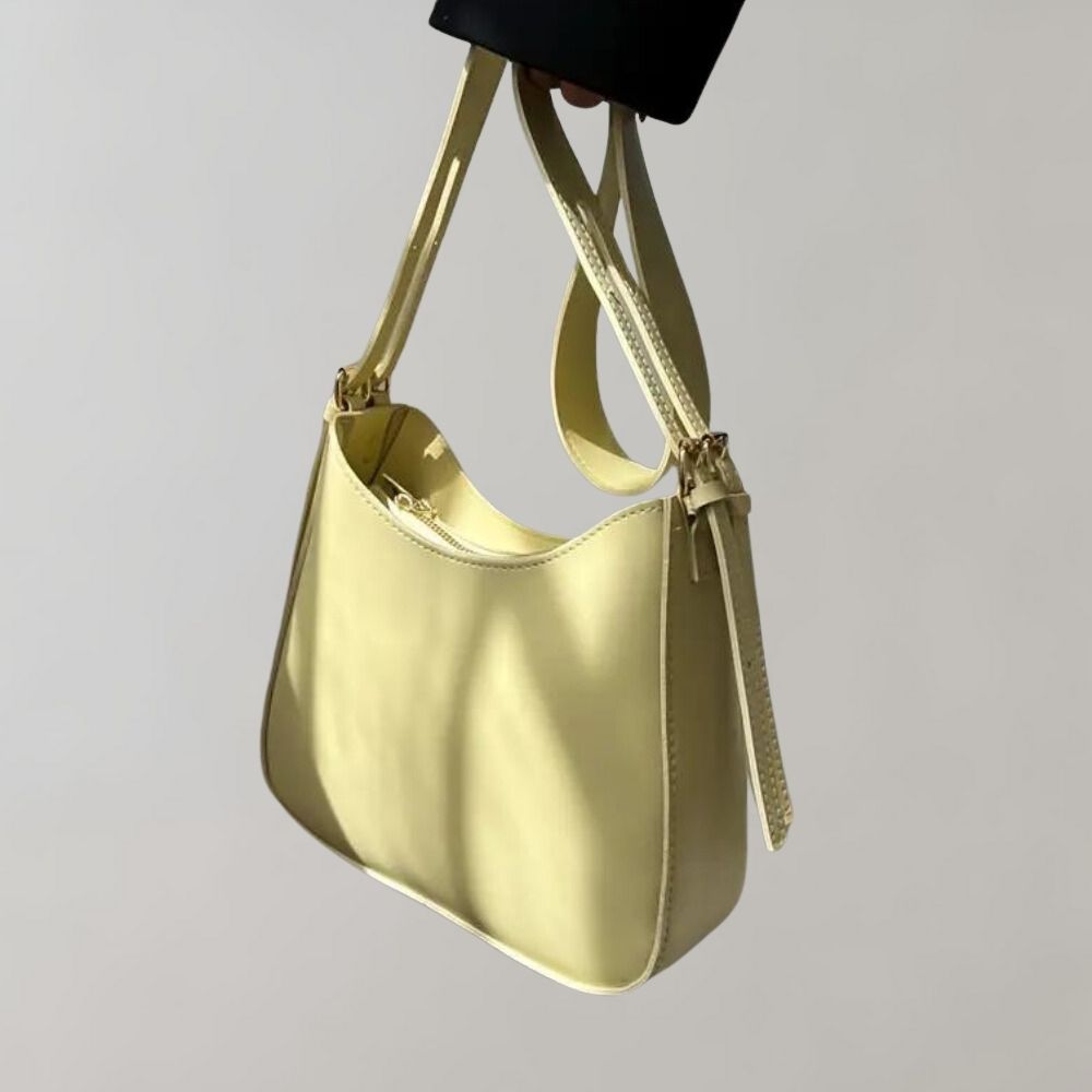 Minimalist women's crossbody bag: stylish & practical