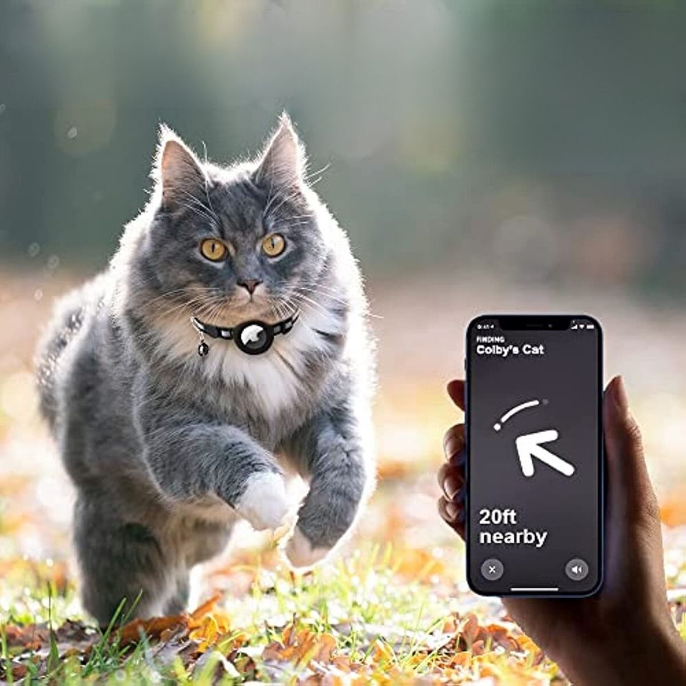 CAT GPS tracker collar with quick-release fastener and reflective design for improved night visibility