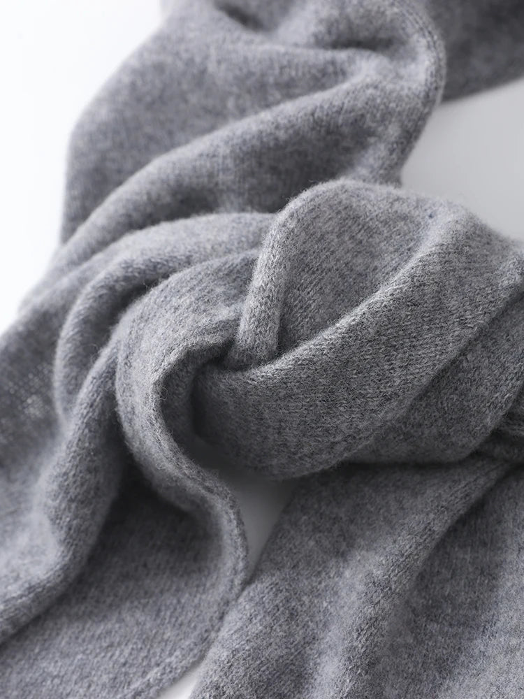 Elegant Triangle Scarf Women Made of 100% Wool - Warm and Stylish for Autumn and Winter