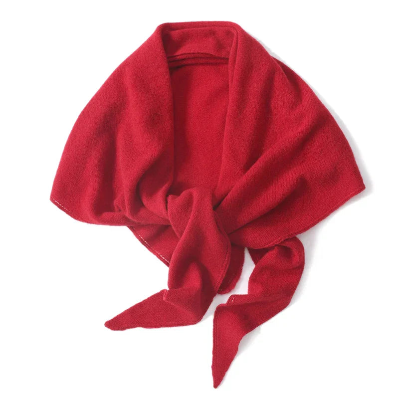 Elegant Triangle Scarf Women Made of 100% Wool - Warm and Stylish for Autumn and Winter
