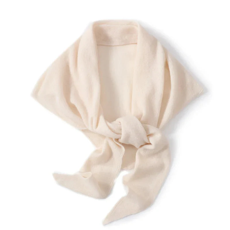 Elegant Triangle Scarf Women Made of 100% Wool - Warm and Stylish for Autumn and Winter