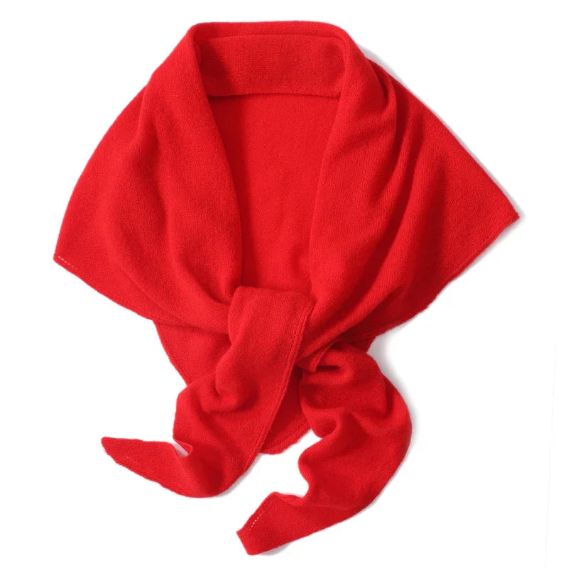 Elegant Triangle Scarf Women Made of 100% Wool - Warm and Stylish for Autumn and Winter