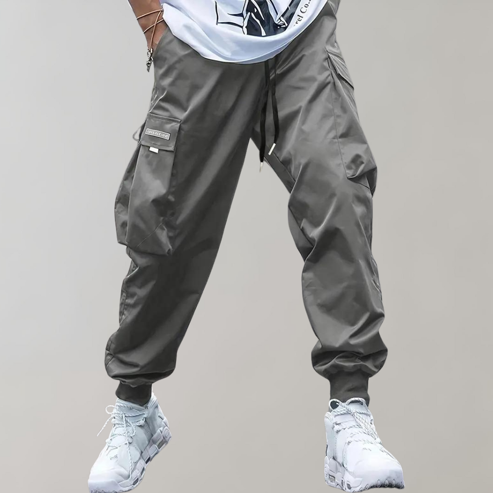 Versatile men's cargo pants with a slim leg