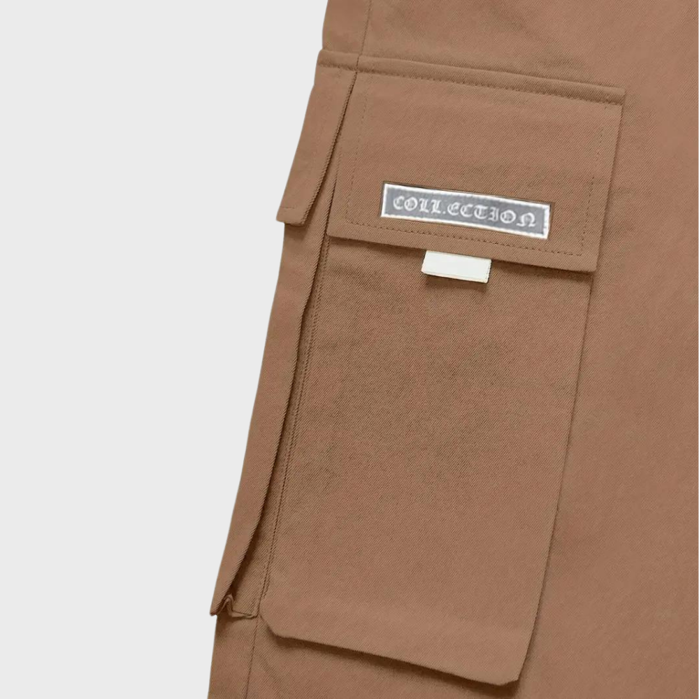 Versatile men's cargo pants with a slim leg