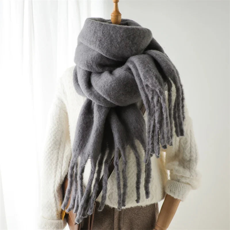 Luxurious cashmere scarf for women with large tassels for winter style and comfort