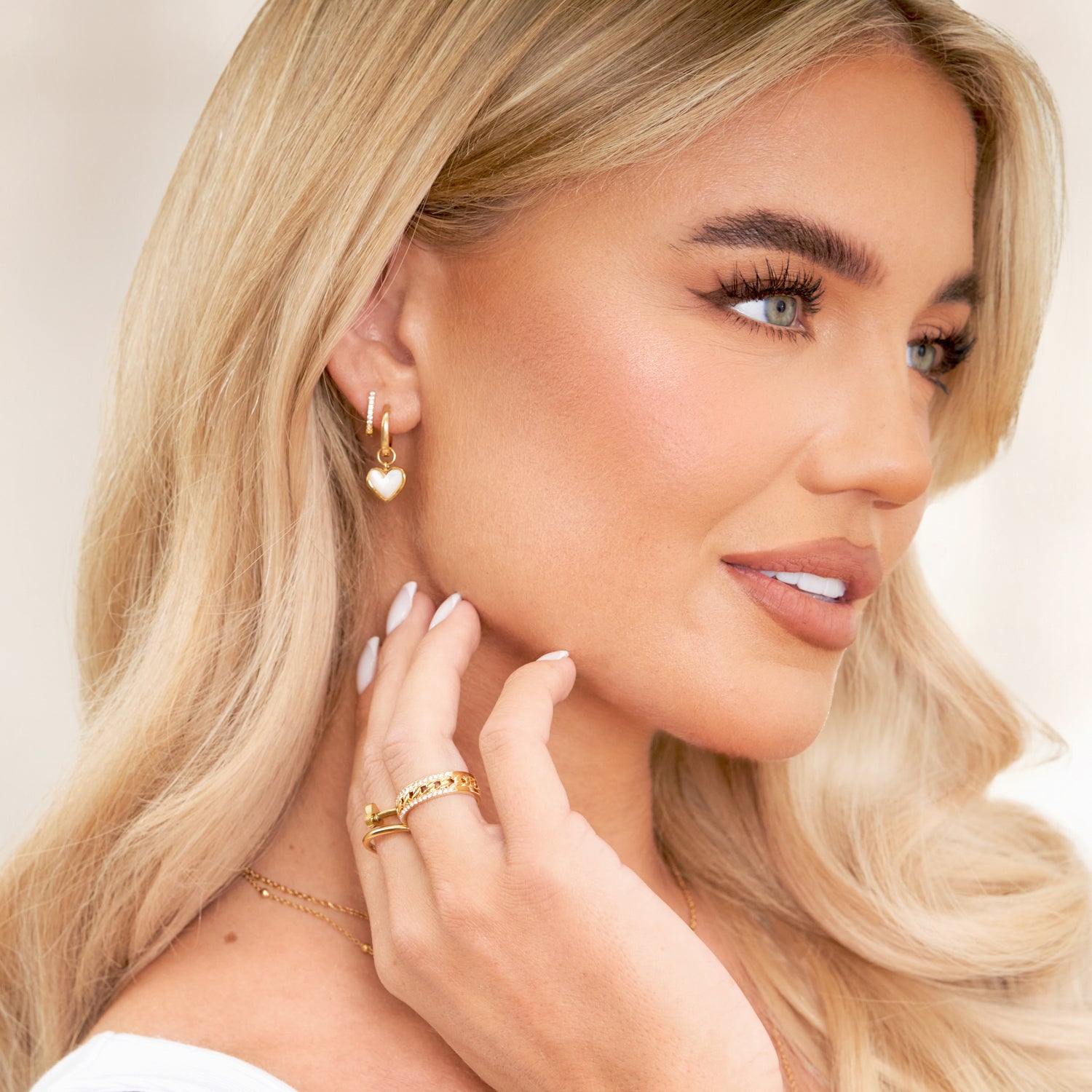 Heart earrings in white quartz (gold)