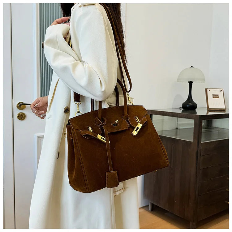 Kelly | Suede shoulder bag with gold hardware