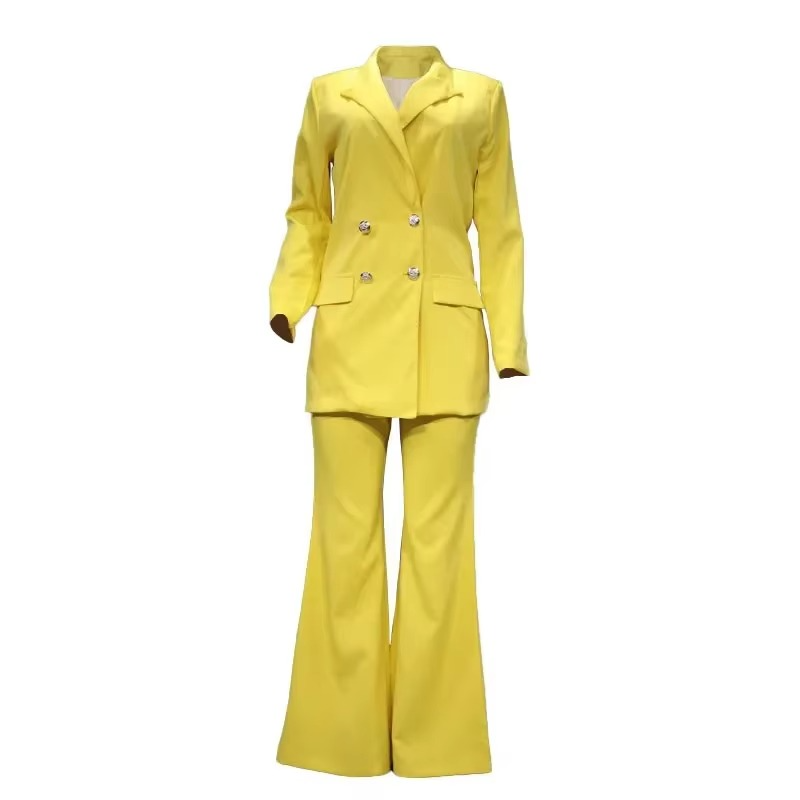 Elegant women's blazer with button fastening and flared trousers - two-piece set for every season