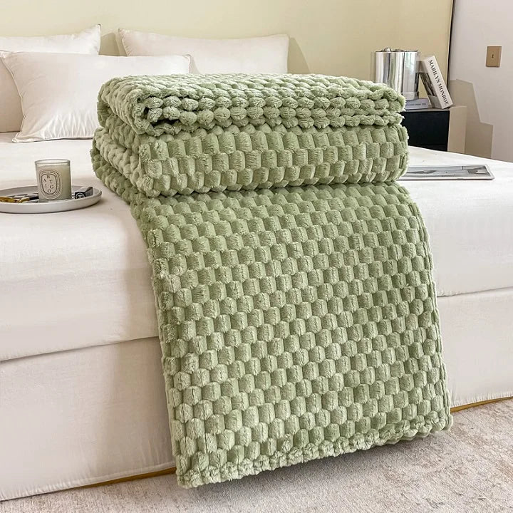 Checked Soft Warm Fluffy Velvet Blanket - Cozy sofa throw & bedspread for adults, children & pets
