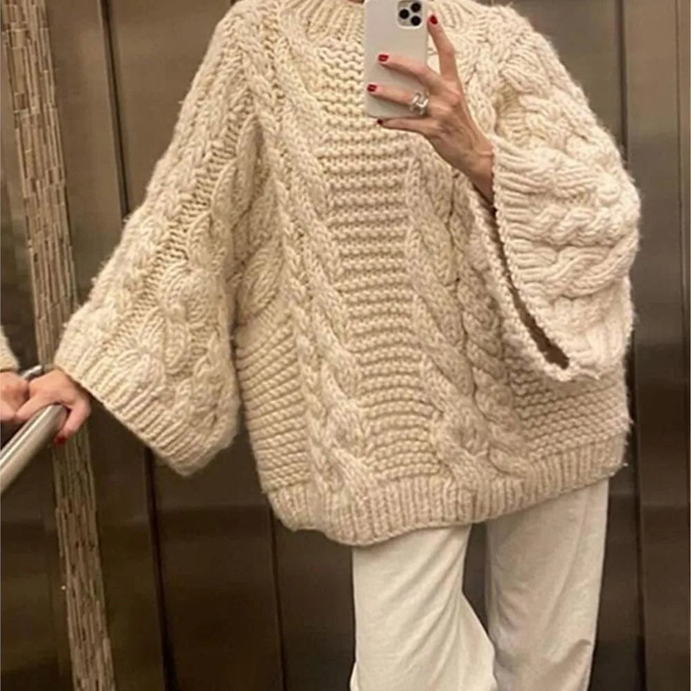 Mia - Oversized women's sweater - Stylish knitted sweater | Pullover