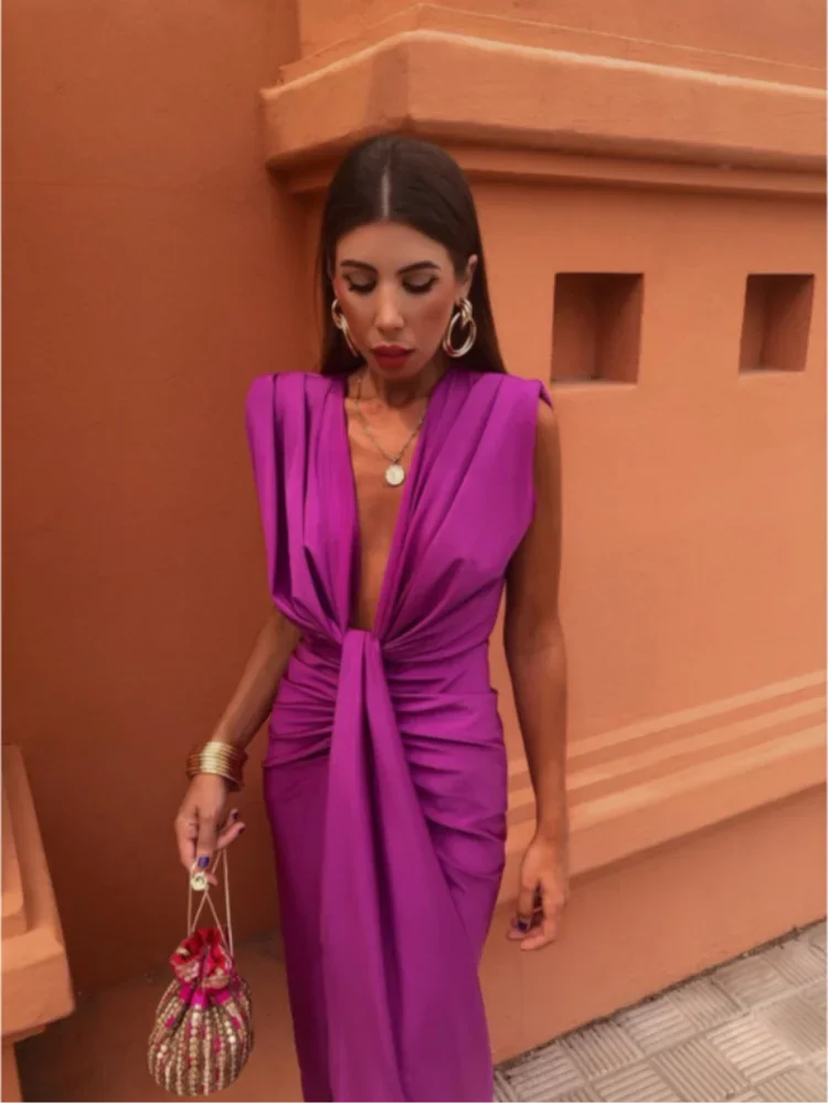 Elegant evening dress | Draped design and deep V-neckline | Chic and sophisticated