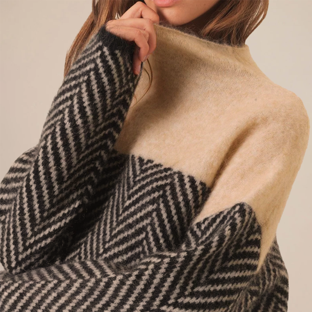 Color Block Turtleneck Sweater for Women - Image 3