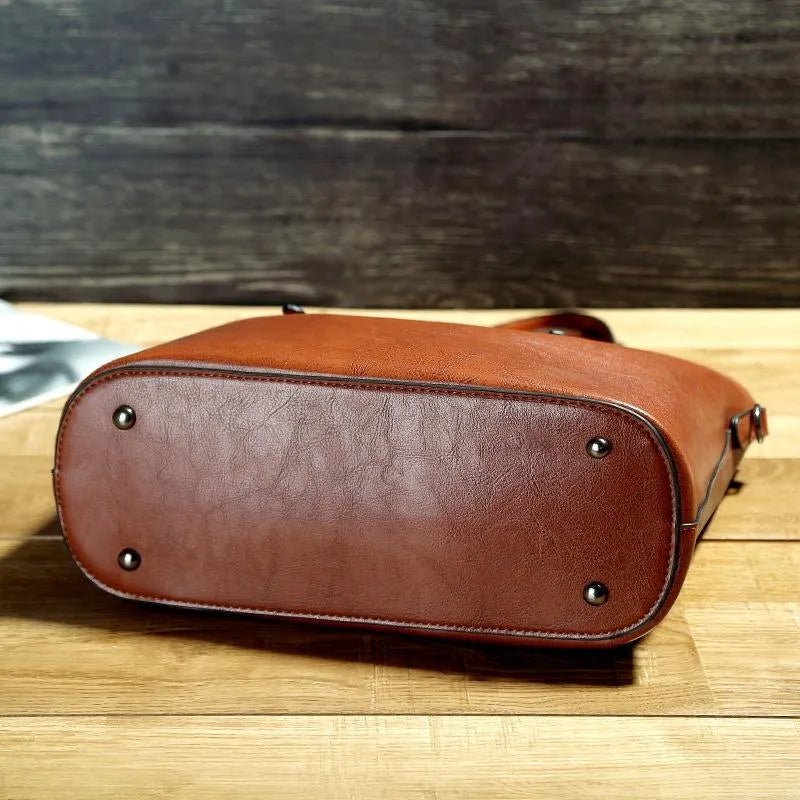 Women - Shoulder bag - Vintage chic and robust style