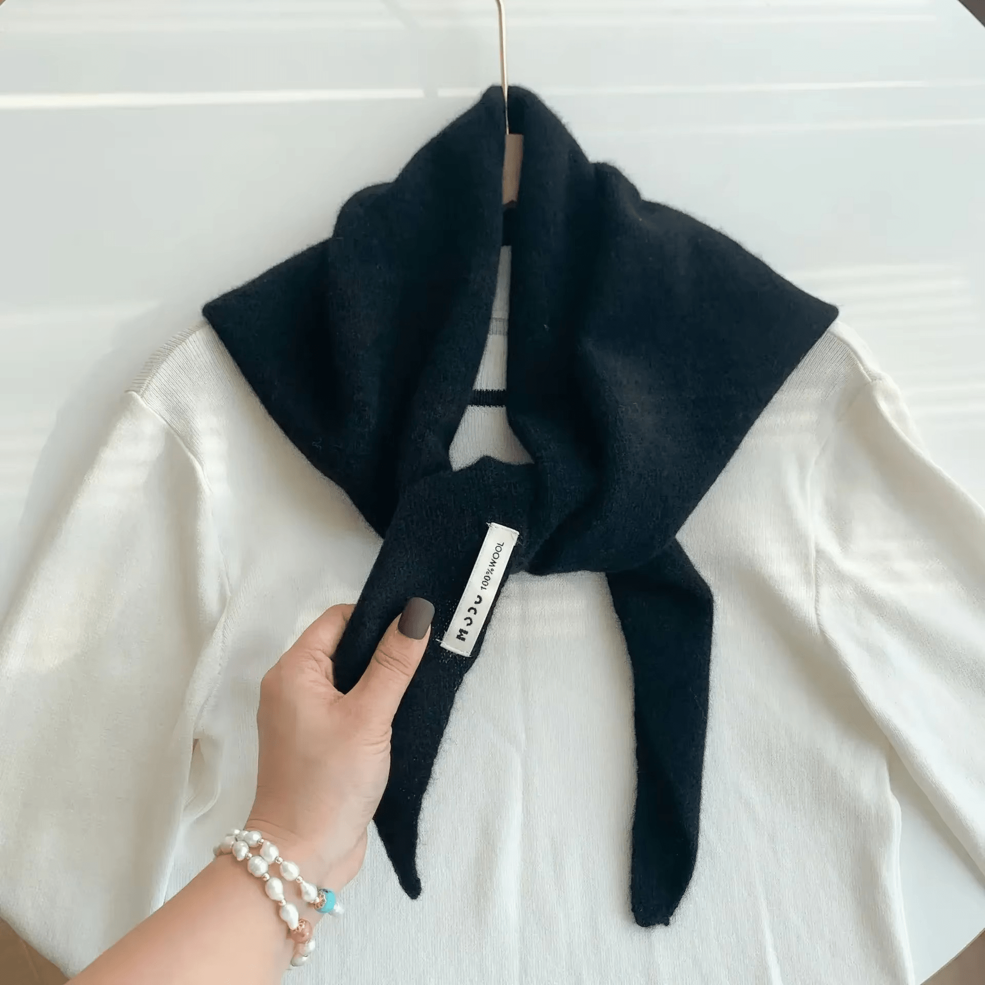 CosyWrap – Niche Wool Triangular Knitted Scarf for Women as a Headscarf or Warm Wrap