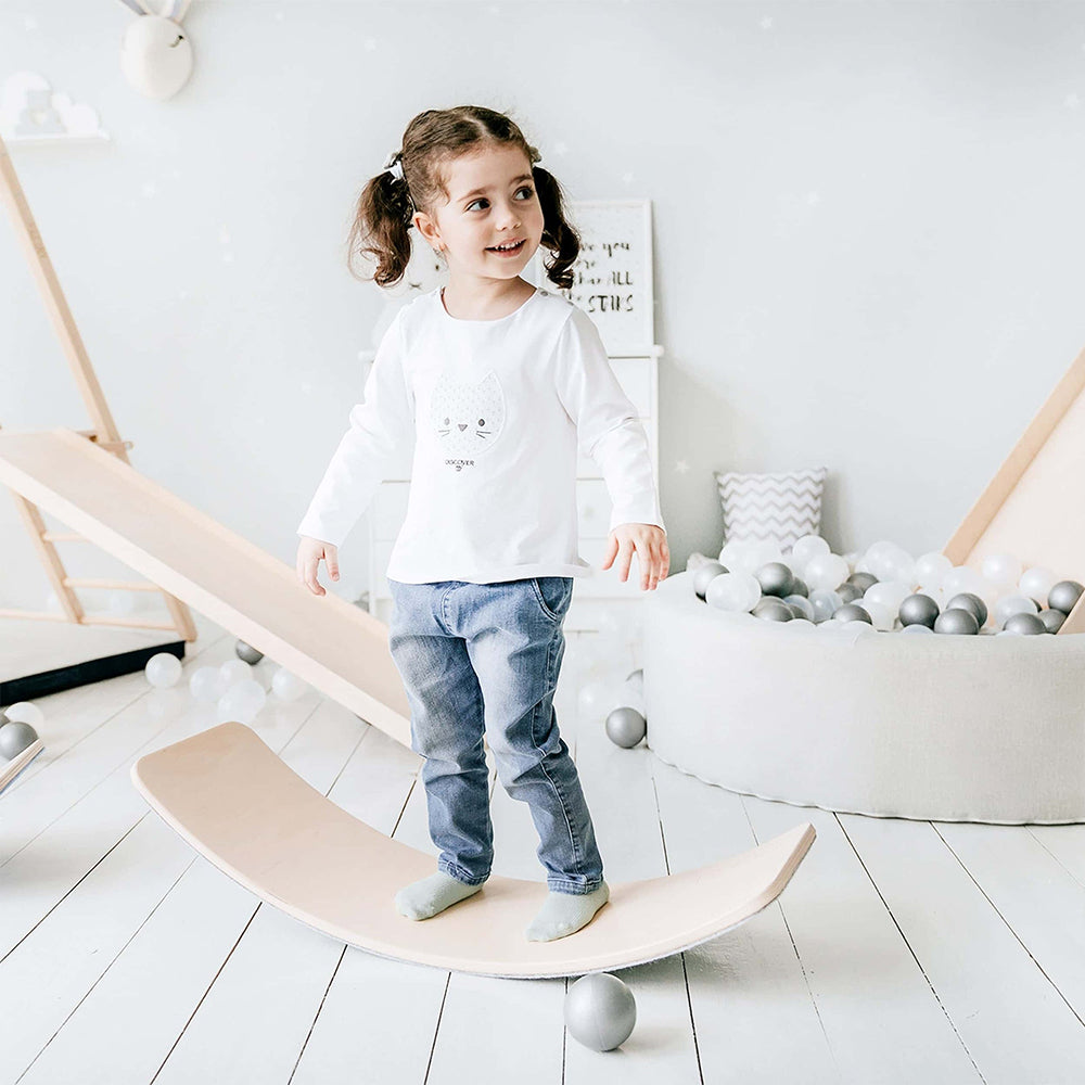 Duha houpací deska / balanční deska – Montessori hračka pro podporu rovnováhy a motorických dovedností