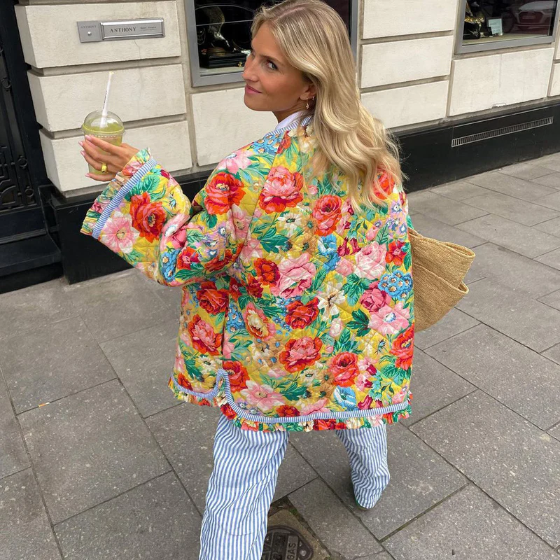 Nia - Quilted Jacket with Floral Print