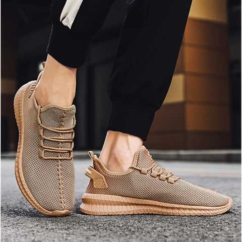Lightweight men's sneakers with orthopaedic footbed