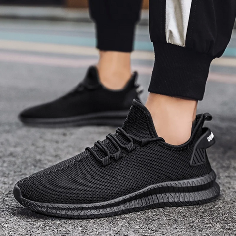 Lightweight men's sneakers with orthopaedic footbed