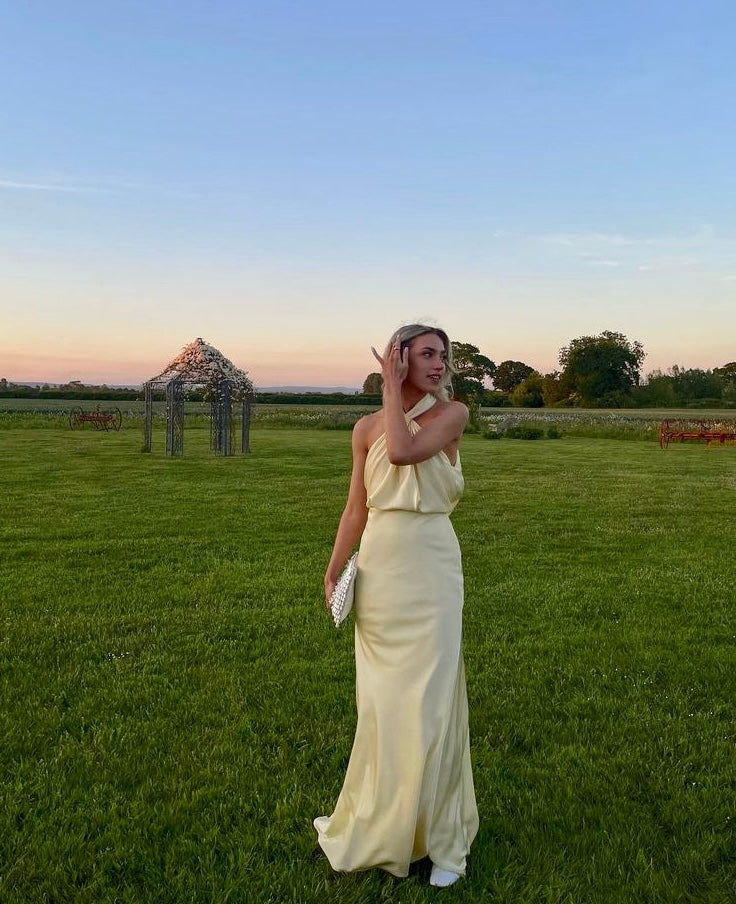 Gabriella Women's Maxi Dress - Elegant Gown with Halter neckline, Creases and Airy Fabric for Special Occasions