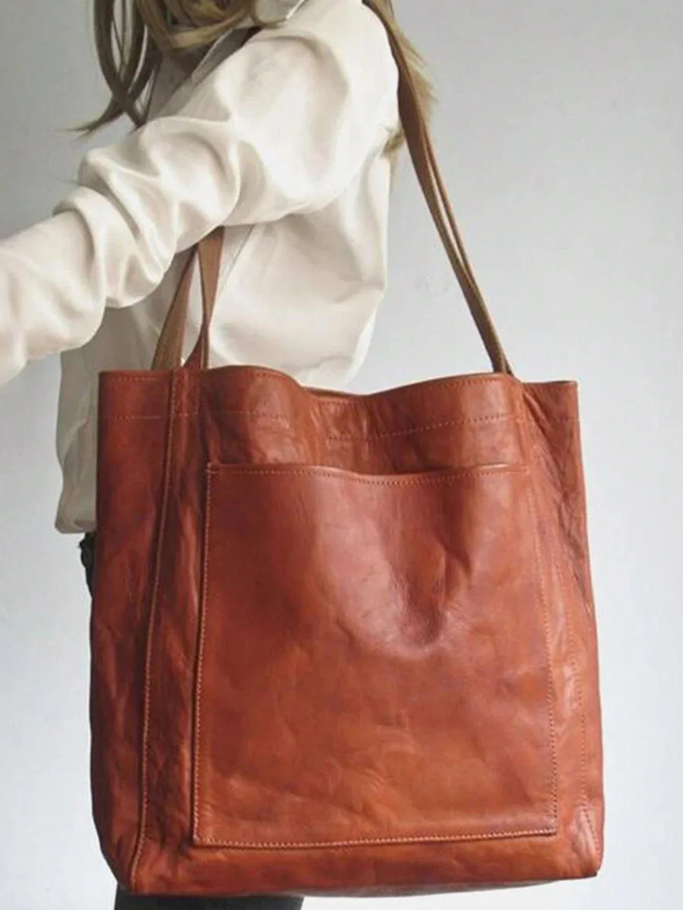 Vintage-style bag with large capacity and detachable strap