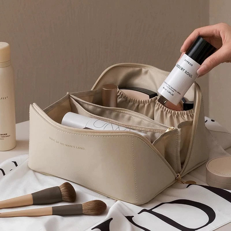 Makeup travel bag | toiletry bag lady