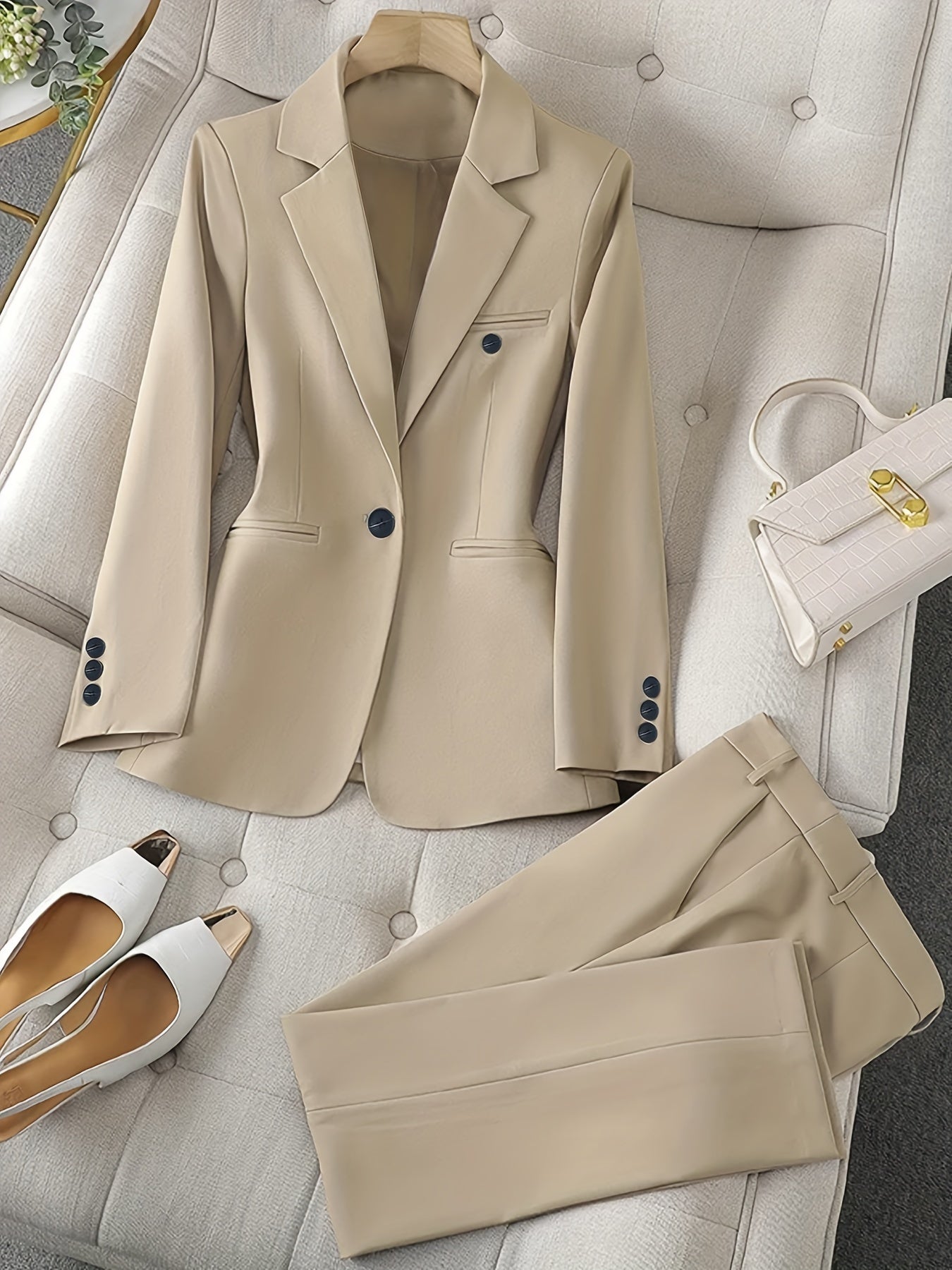 Classic women's blazer with lapel collar - Timeless and elegant - For every season