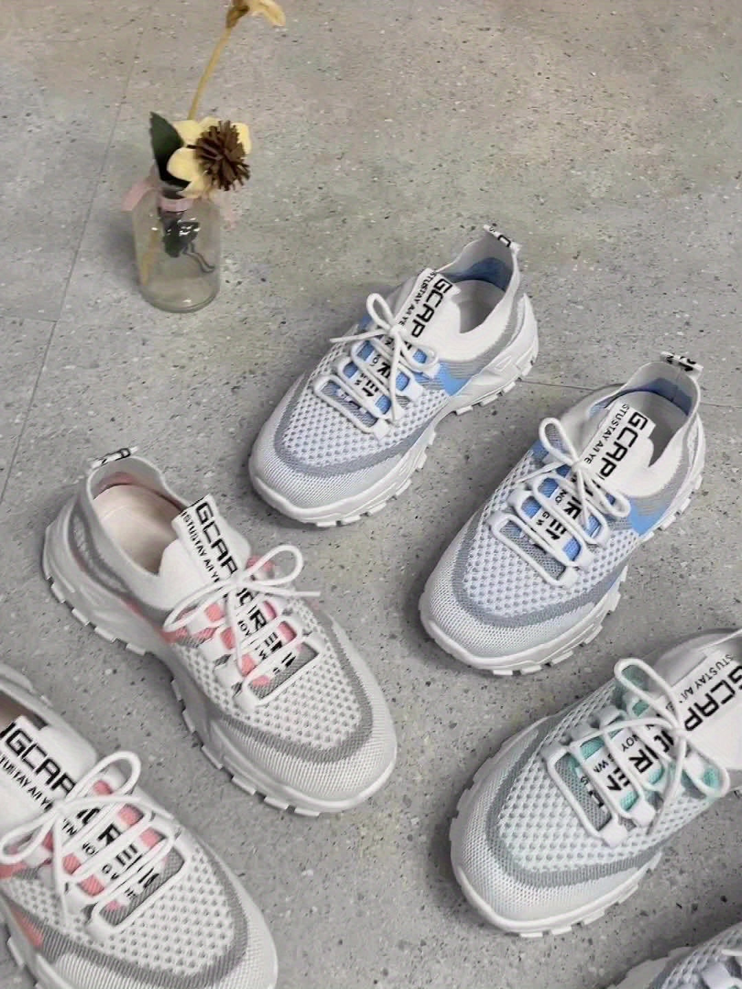 Casual sneakers for women - flexible and breathable for every day