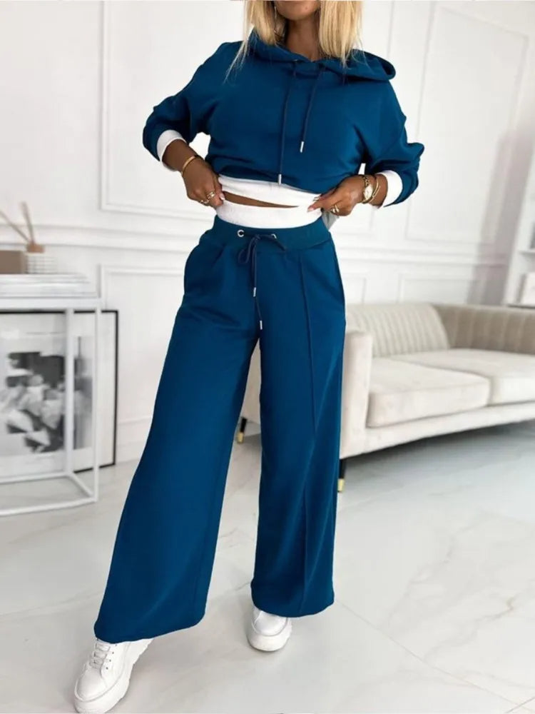 Women's set with hoodie and jogging bottoms - comfortable, elegant and versatile