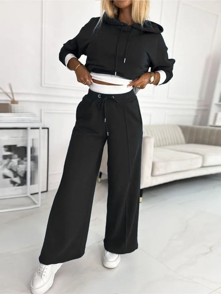 Women's set with hoodie and jogging bottoms - comfortable, elegant and versatile