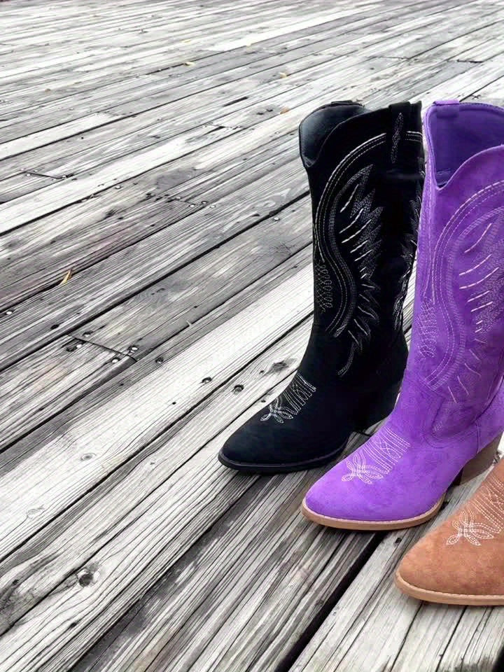 Embroidered women's cowboy boots with pointed toe and medium heel