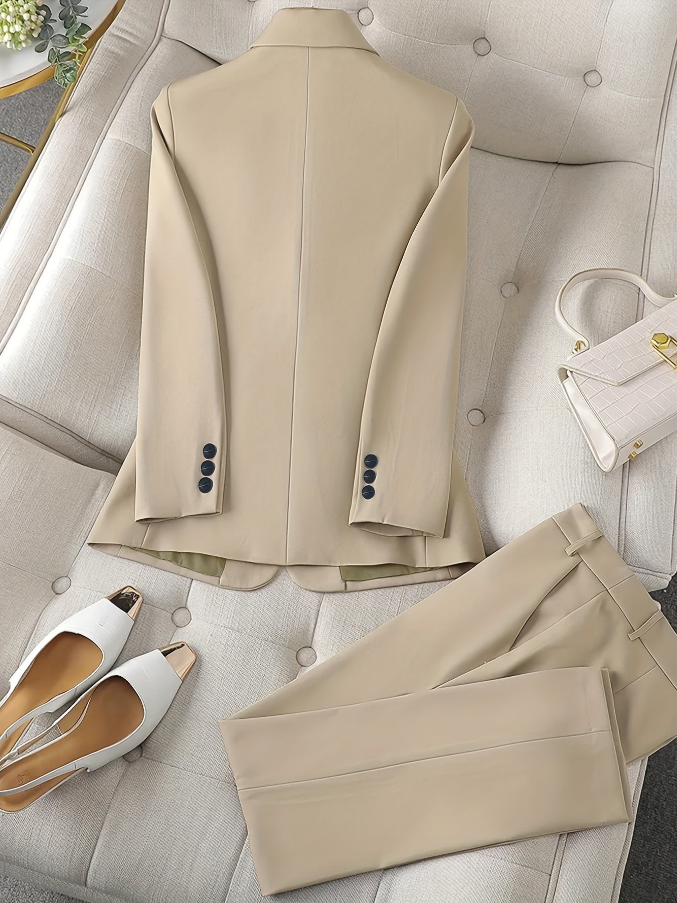 Classic women's blazer with lapel collar - Timeless and elegant - For every season
