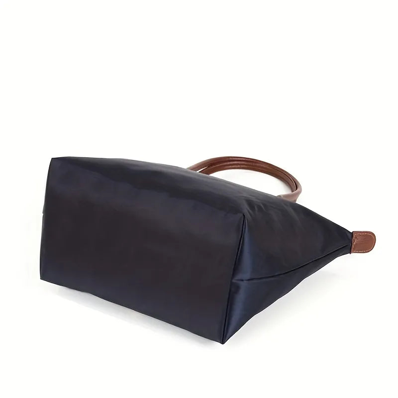 Trendy handbag for women - ideal for everyday life and travel