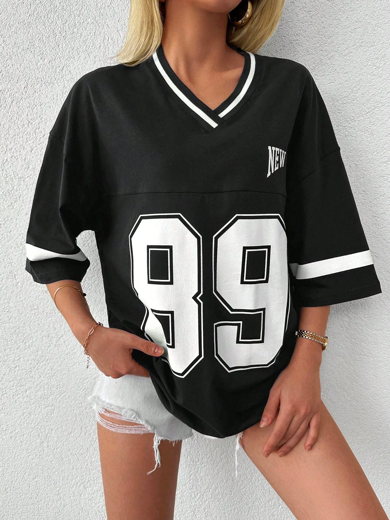 Noa - Women’s Oversized Sports T-Shirt with New York Print