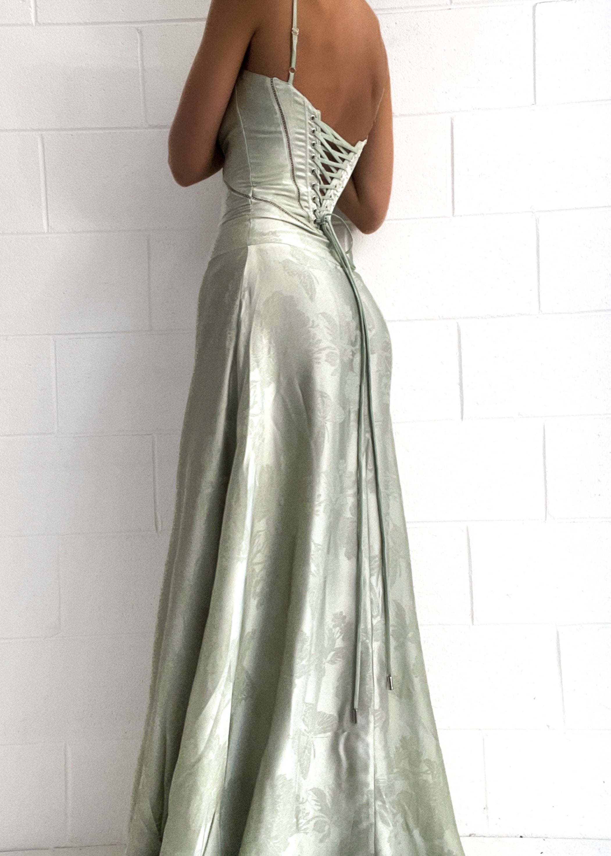 Satin maxi-dress | Spaghetti straps & curved design | Elegant glamour