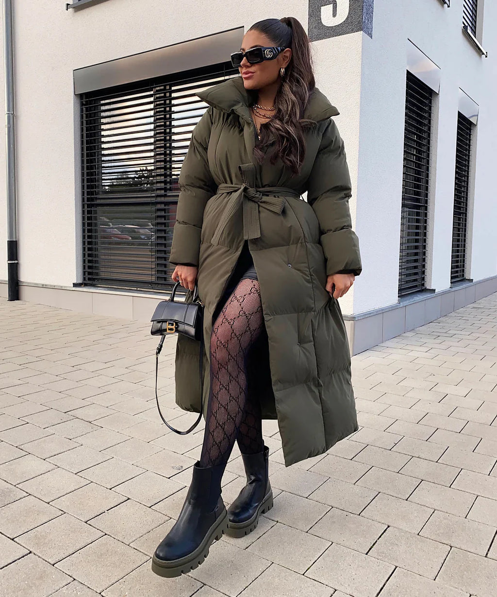 Жіноче довге елегантне пальто з поясом - вишуканий верхній одяг для жінок