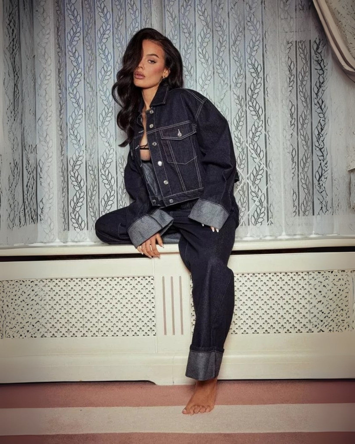 Two-piece denim set with denim jacket and long trousers - women