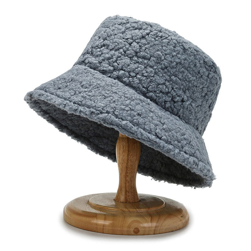 Unisex bucket hat with warm lining and classic shape