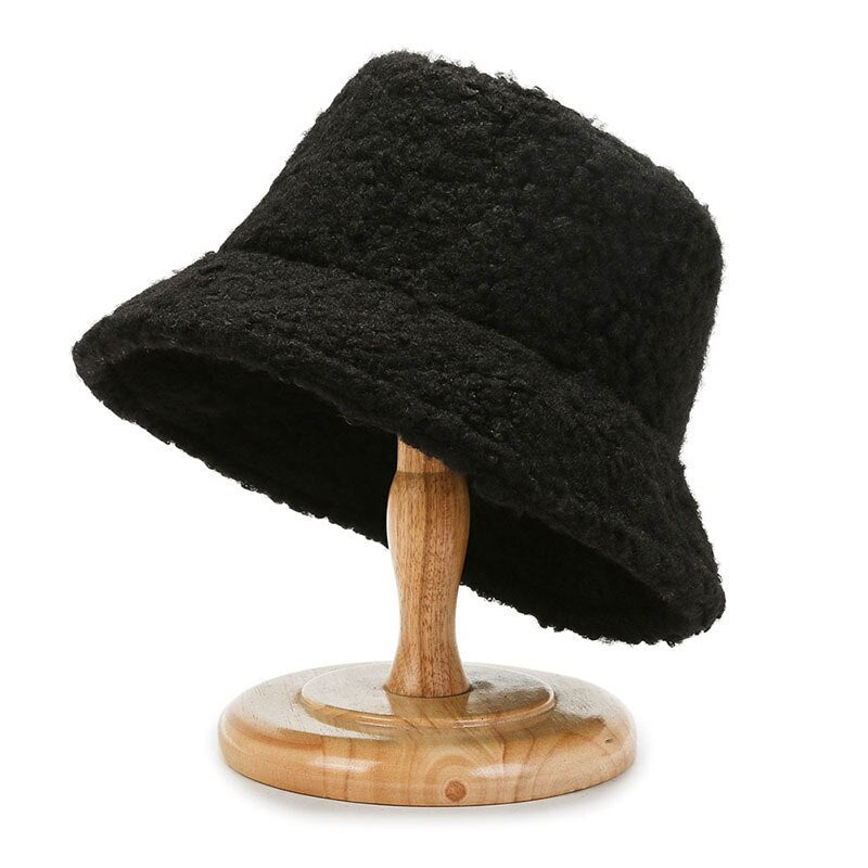 Unisex bucket hat with warm lining and classic shape