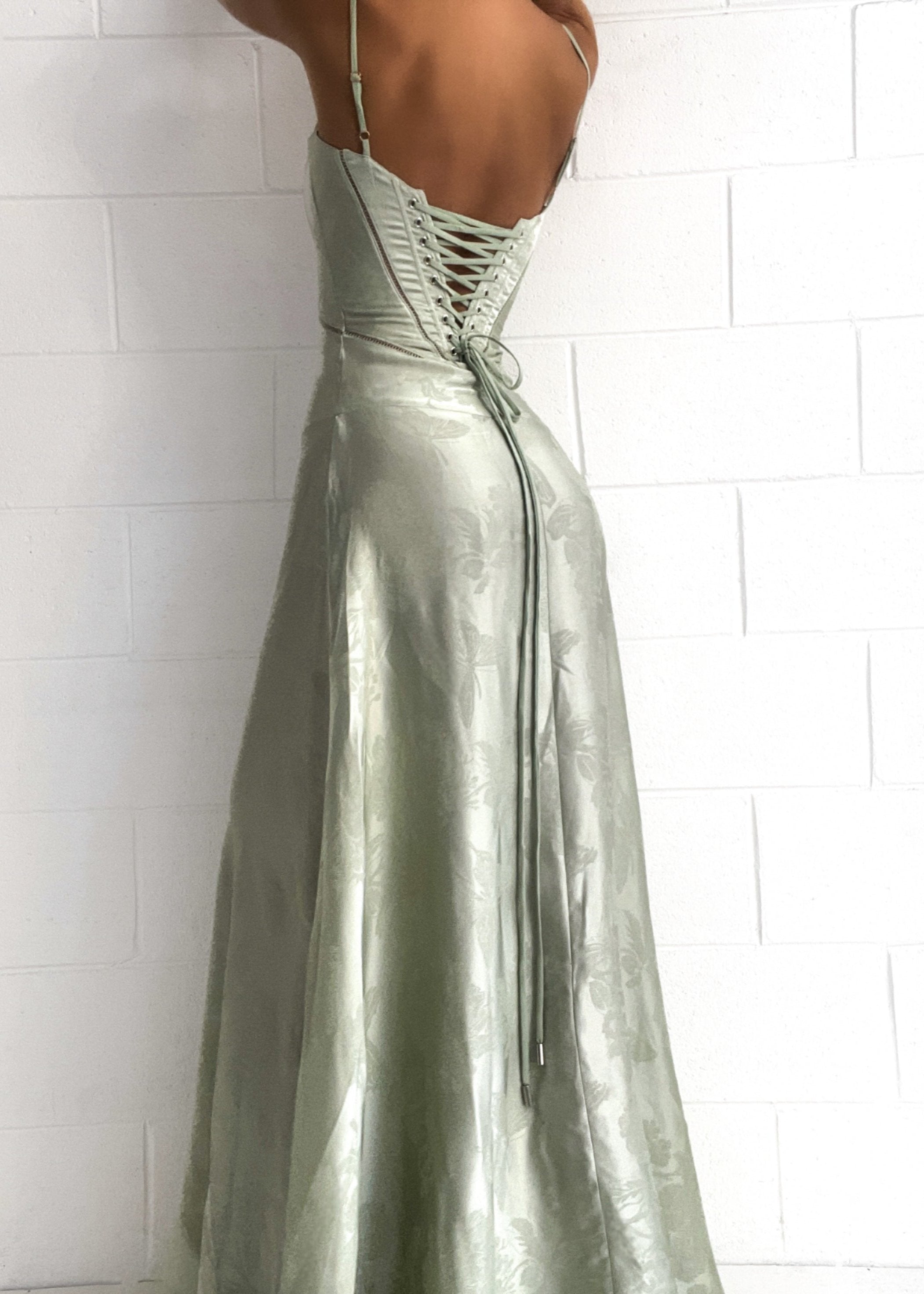 Satin maxi-dress | Spaghetti straps & curved design | Elegant glamour