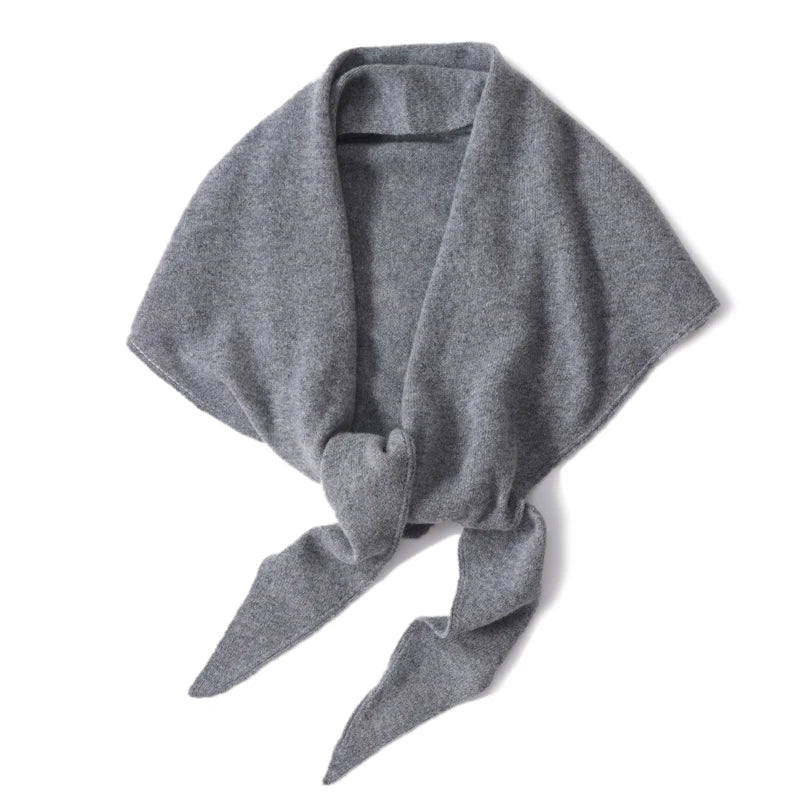 Elegant Triangle Scarf Women Made of 100% Wool - Warm and Stylish for Autumn and Winter