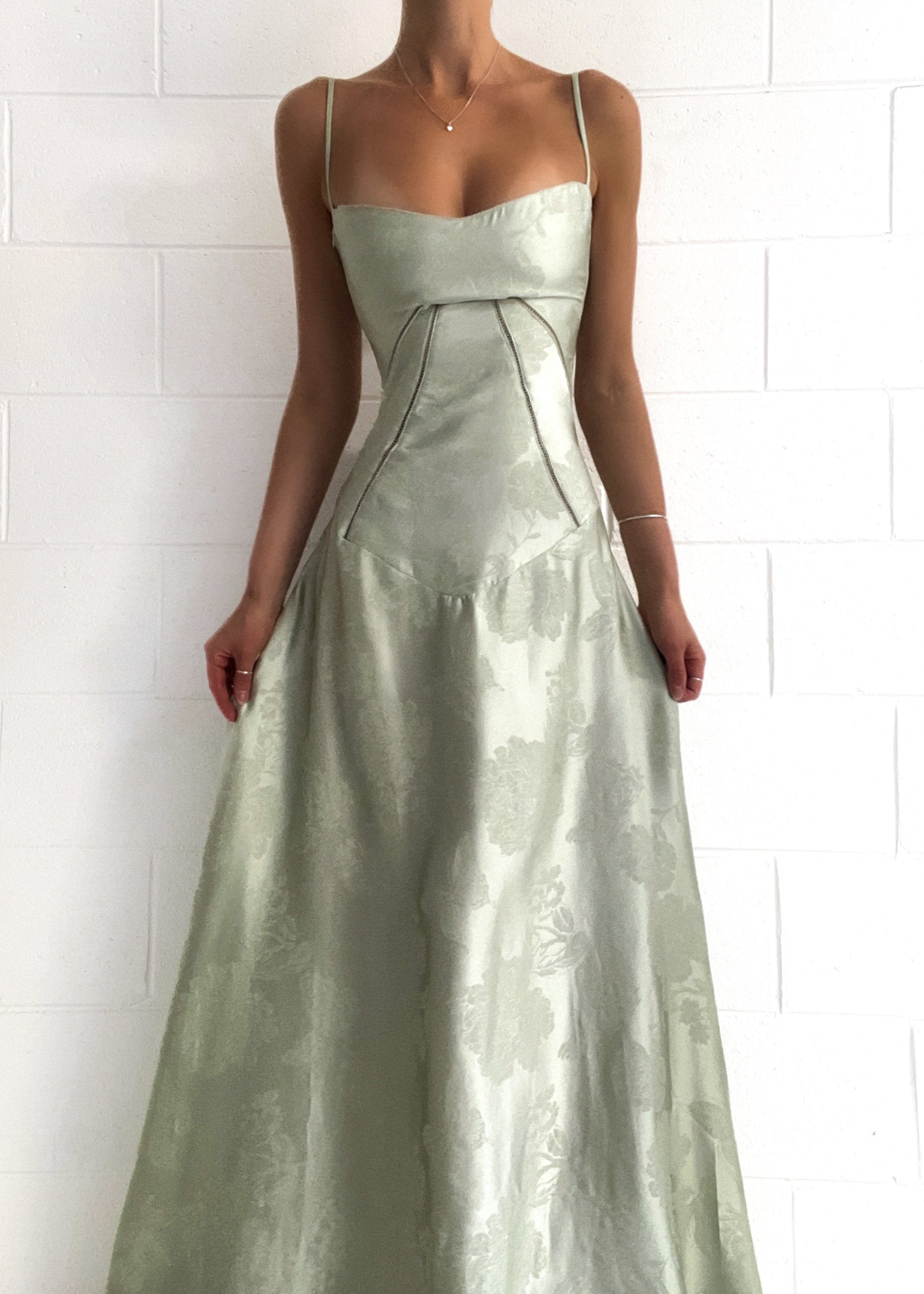Satin maxi-dress | Spaghetti straps & curved design | Elegant glamour