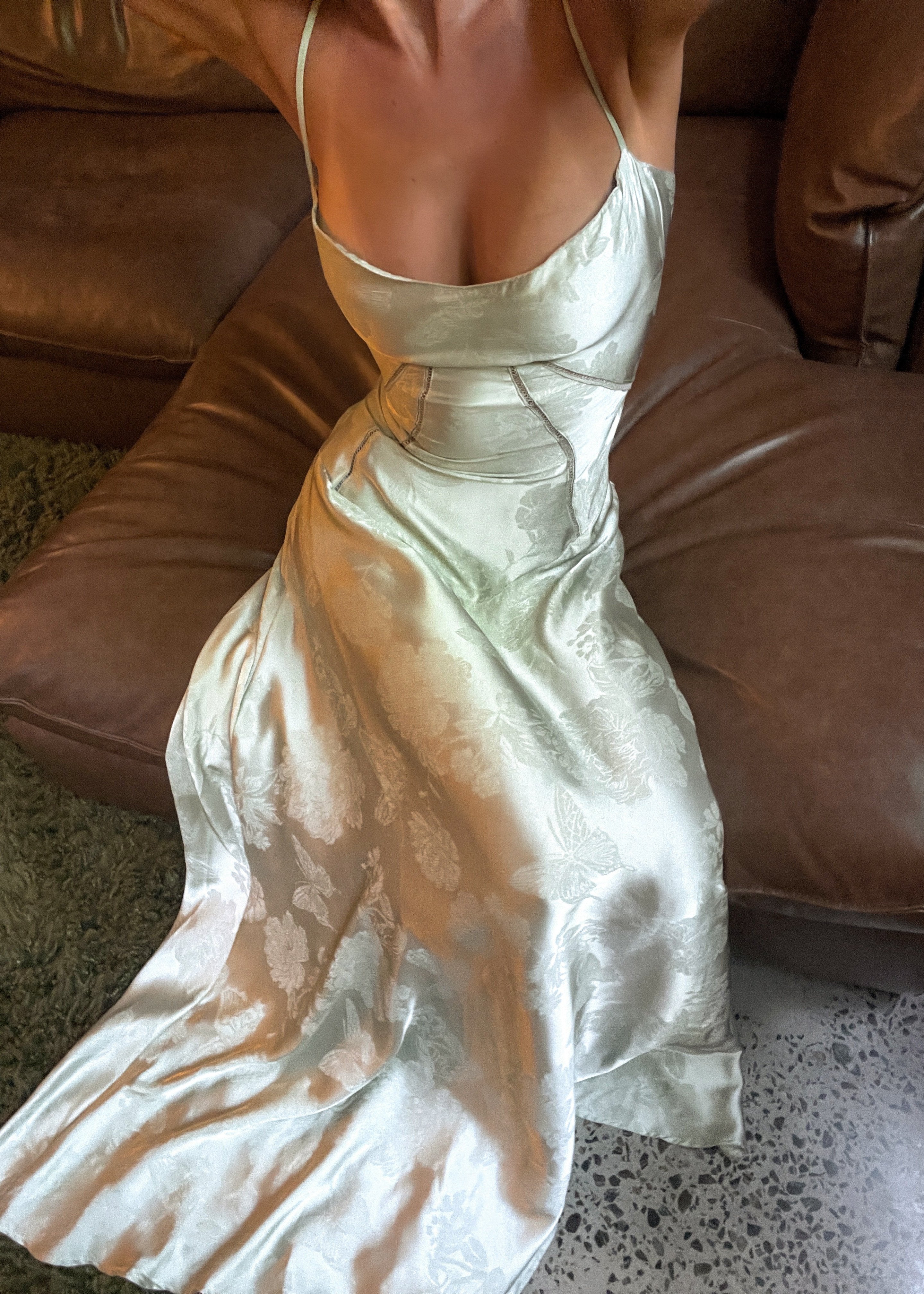 Satin maxi-dress | Spaghetti straps & curved design | Elegant glamour