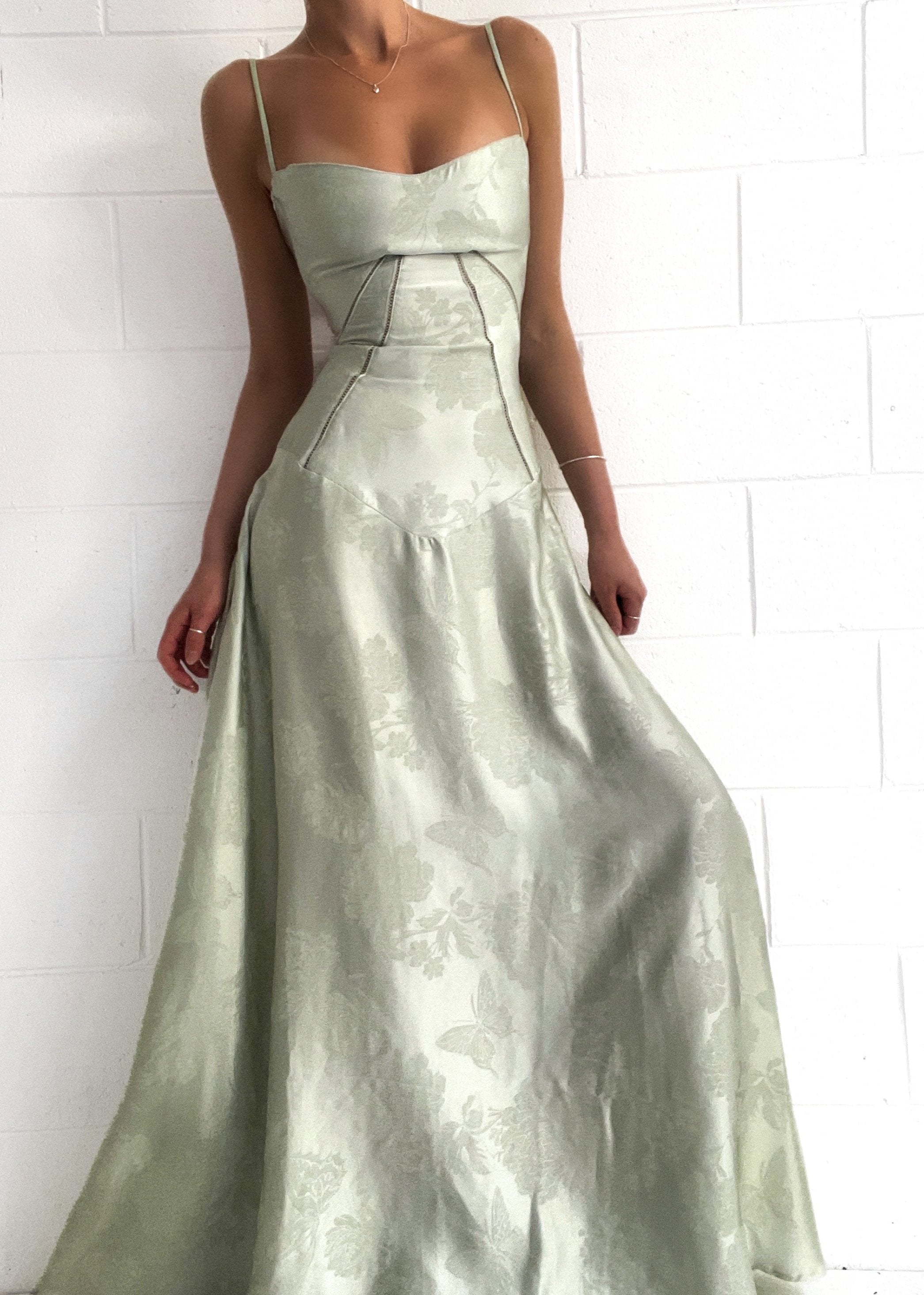 Satin maxi-dress | Spaghetti straps & curved design | Elegant glamour