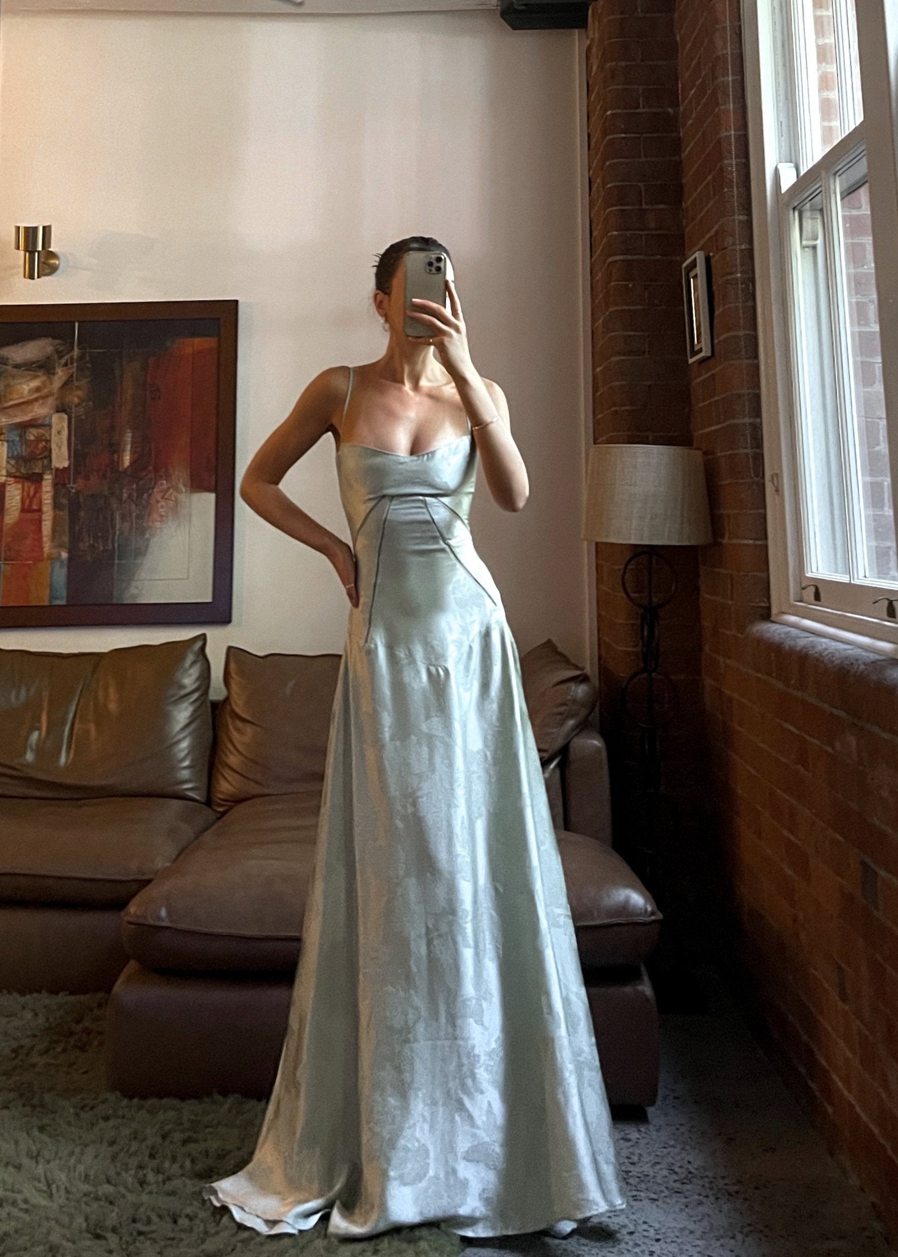 Satin maxi-dress | Spaghetti straps & curved design | Elegant glamour