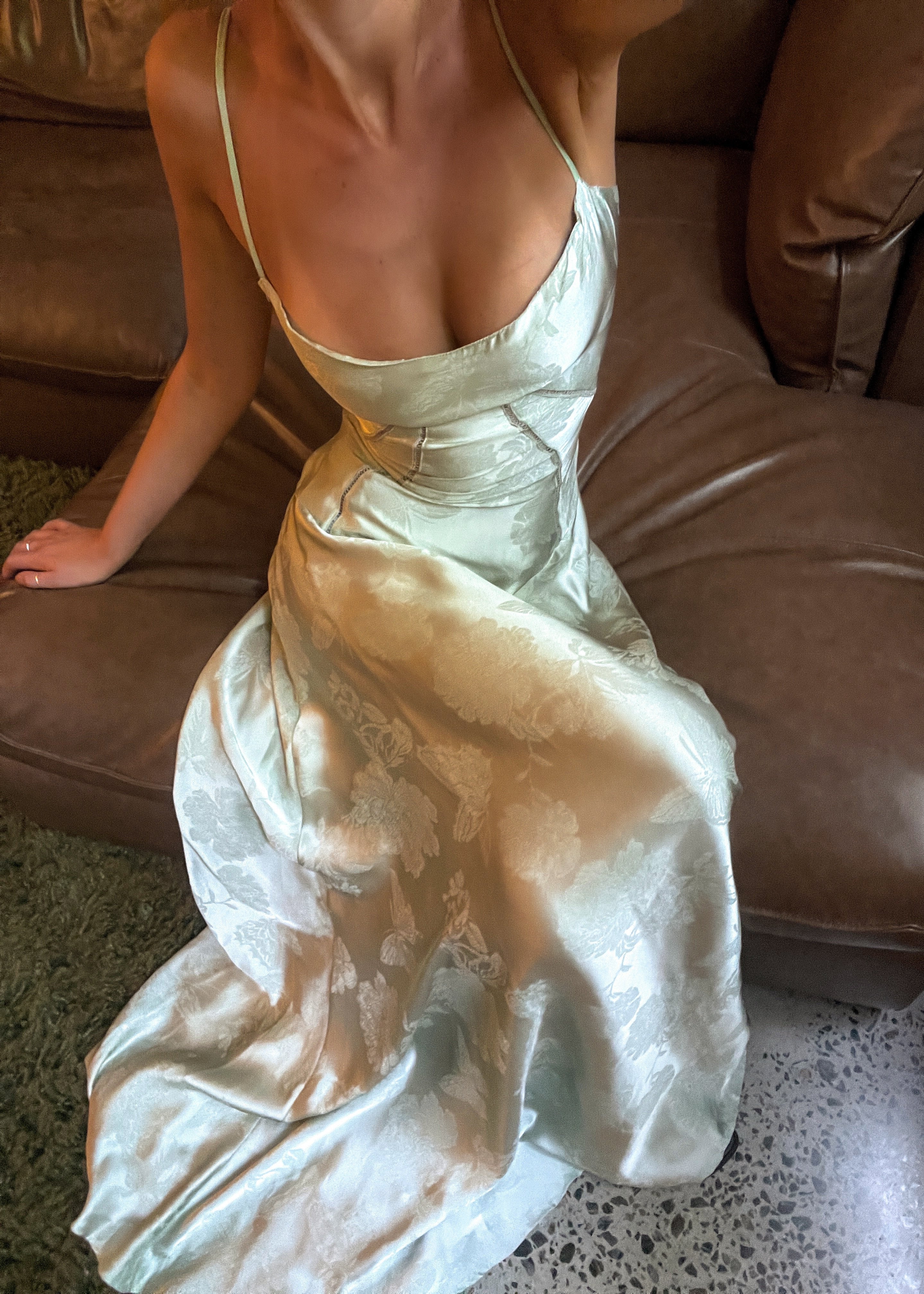 Satin maxi-dress | Spaghetti straps & curved design | Elegant glamour