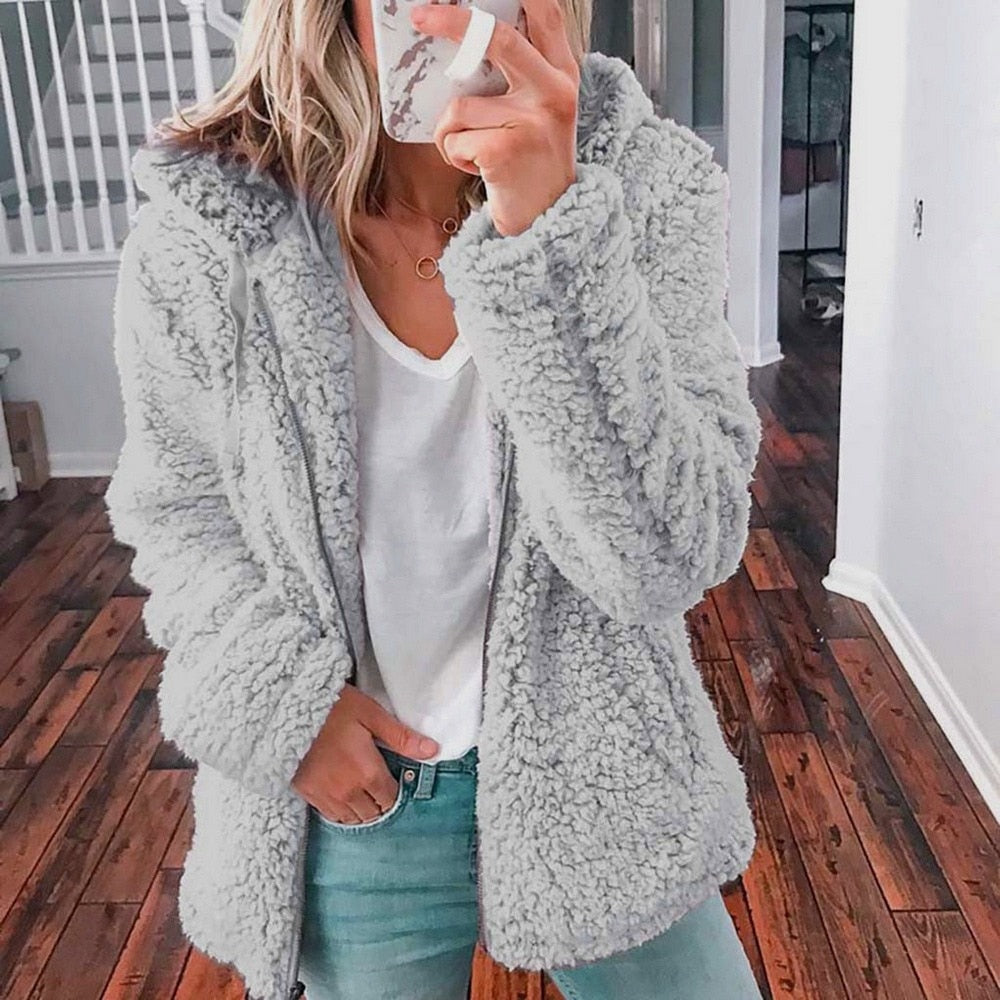 Cappotto in peluche con cappuccio per donna
